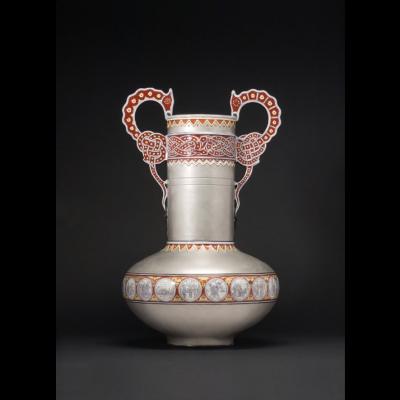 Vase en faïence illlustré de sagas vikings - Décoration: Johan August Malmström