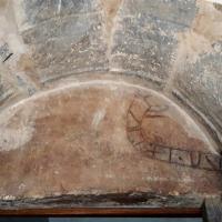 Danemark - Une pierre runique découverte sous el porche d'une église sur l'île de Bornholm - Photo: Sverige Radio