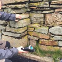 Les Orcades - Une inscription runique sur une pierre de l'évêché de Brough of Birsay est numérisée au laser 3D - Photo: BBC Scotland