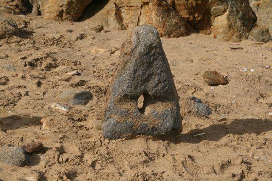 Espagne - Une ancre de 127 kg découverte après une tempête sur la plage de San Román - Photo Mariña Patrimonio