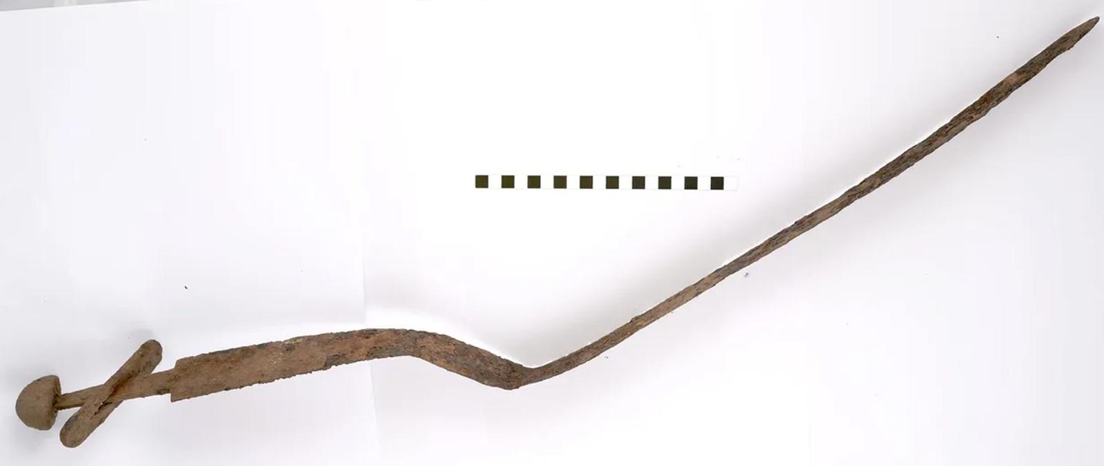 Finlande- L'épée de la fin de l'Âge Viking trouvée dans un cimetière de tombes à crémation à Janakkala - Photo: Riikka Väisänen/ Direction des musées de Finlande