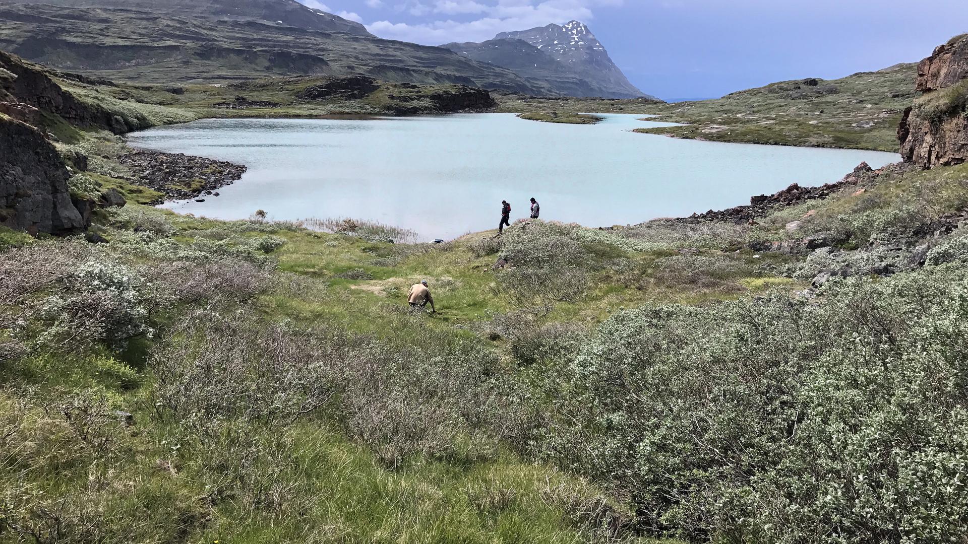 Groenland - Le lac 578 dans le sud du pays au bord duquel se trouvent les ruines d'une ancienne ferme de colons nordiques - Photo: Raymond S. Bradley