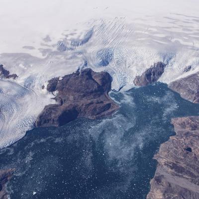Groenland - Les glaciers Brückner et Heim, dans le fjord Johan Petersens,  au sud-est du Groenland - Photo: Jeremy Harbeck/ NASA