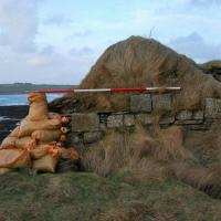 Les Orcades - Le cimetière picte et viking est protégé des tempêtes de la Mer du Nord avec des sacs de sable - Photo: ORCA Archeology / swns.com