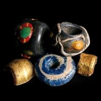 Perles de verre trouvées à Coppergate, York, Angleterre - photo par Jorvik Viking Centre