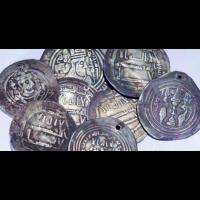 Pièces de monnaie arabes en argent datées de 850