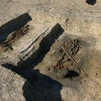 Pologne - Deux des tombes avec des hommes d'origine scandinave lors des fouilles archéologique à Ciep?e - Photo: Z. Ratajczyk