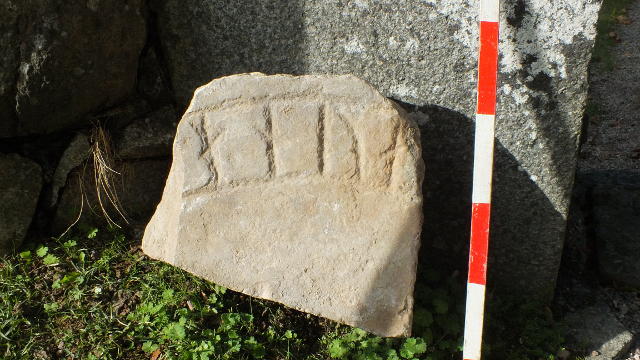 Suède- Le fragment de pierre runique en calcaire découvert à l'église de Lena - Photo: Hans Göthberg / Uppland Museum
