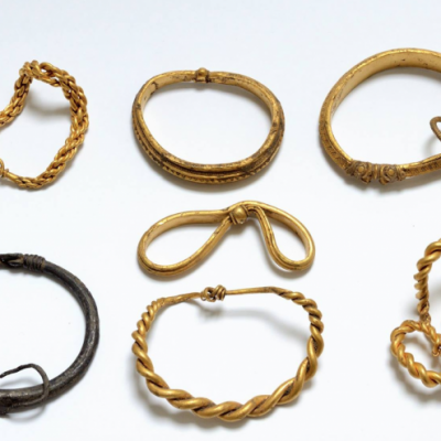 Découverte de 7 bracelets de l'Âge Viking - Photo musée de Sønderskov